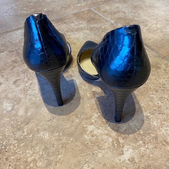 BCBG Generation Shoes in Size 9M/39 - Picture 4 of 16